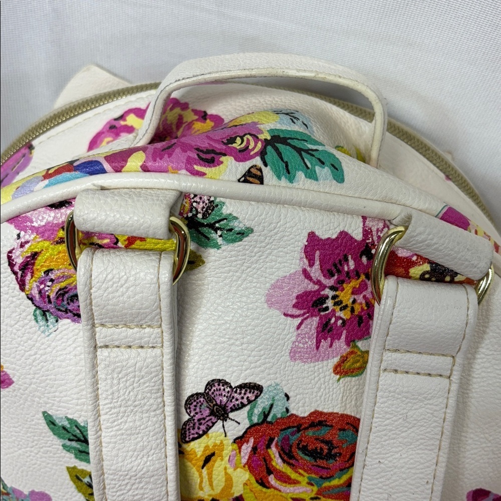Betsey Johnson White Floral Backpack with Heart Accent bag purse - Picture 6 of 12